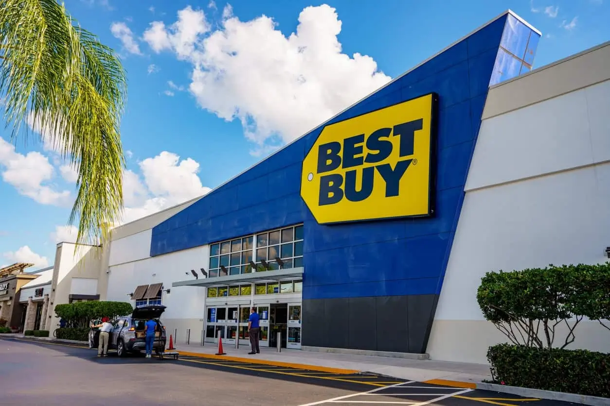 Best Buy revamps its brand with a new slogan and introduces a ‘spokeshologram’.